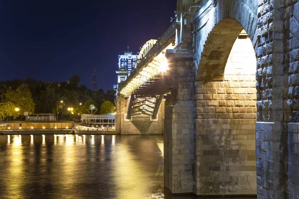 Utsikt Över Pushkinsky Andreevsky Bridge Och Moskvafloden Natten Moscow Ryssland — Stockfoto