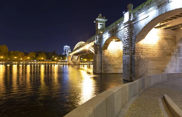 Vista Del Puente Pushkinsky Andreevsky Del Río Moskva Por Noche — Foto de Stock