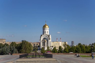 Moskova, Rusya Eylül 16, 2014: Poklonnaya tepe (Gora), Moskova, Rusya Üzerinde St George Kilisesi. Kilise 1995 yılında inşa edilmiştir..