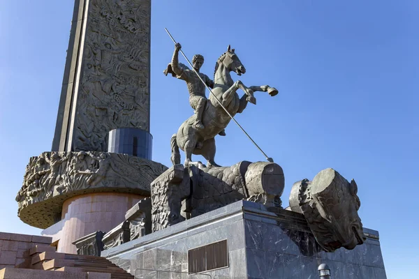 俄罗斯莫斯科 2014年9月16日 圣乔治纪念碑在胜利公园的波克隆纳亚山上杀死一条龙 为纪念在伟大的卫国战争中牺牲的人们而建造的纪念建筑群 — 图库照片