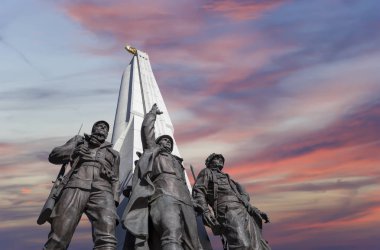 Moskova, Rusya Eylül 16, 2014: Hitler karşıtı koalisyon ülkeleri anıtı, Poklonnaya tepesindezafer parkı Alley Partizan, Moskova, Rusya   