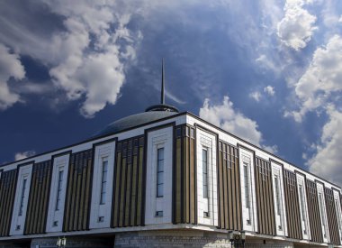 Moskova, Rusya Eylül 16, 2014: Poklonnaya Hill Zafer Parkı'nda savaş anıtı (Gora), Moskova, Rusya. Büyük Vatanseverlik Savaşı sırasında ölenlerin anısına inşa edilen anıt kompleksi.  