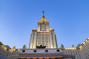 Lomonosov Moskova Devlet Üniversitesi (Msu) Sparrow Hills (gece), ana bina, Rusya. Rus eğitim kurumu.