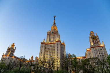 Lomonosov Moskova Devlet Üniversitesi (Msu) Sparrow Hills (gece), ana bina, Rusya. Rus eğitim kurumu.