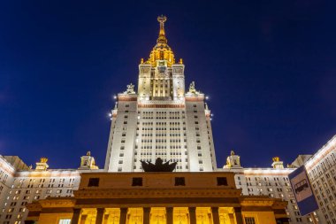 Lomonosov Moskova Devlet Üniversitesi (Msu) Sparrow Hills (gece), ana bina, Rusya. Rus eğitim kurumu.