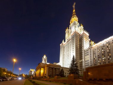 Lomonosov Moskova Devlet Üniversitesi (Msu) Sparrow Hills (gece), ana bina, Rusya. Rus eğitim kurumu.