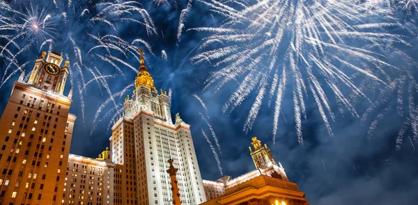 Celebratory colorful fireworks exploding in the skies. — Stock Photo, Image