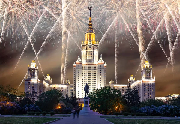 Celebratory colorful fireworks exploding in the skies. — Stock Photo, Image