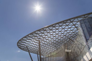 Zaryadye Park 'taki Zaryadye konser salonu -- Moskova' daki Kızıl Meydan yakınlarında bulunan şehir parkı. Parkın açılışı 9 Eylül 2017 tarihinde yapıldı.  