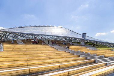 Zaryadye Parkı. Moskova 'da Kızıl Meydan yakınlarında bir şehir parkı.