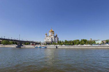 Moskva Nehri ve Kurtarıcı İsa Katedrali'nin görünümü (gün), Moskova, Rusya.