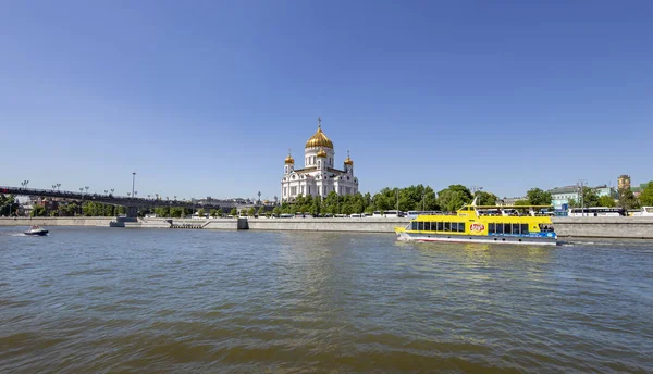 Moscow Rússia Maio 2018 Vista Rio Moskva Catedral Cristo Salvador — Fotografia de Stock