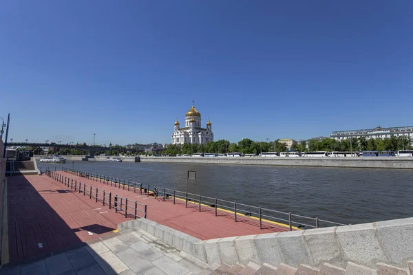 Widok Rzekę Moskwę Katedrę Chrystusa Zbawiciela Dzień Moskwa Rosja — Zdjęcie stockowe