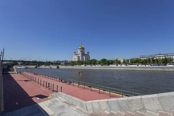 Uitzicht Rivier Moskva Christus Verlosser Kathedraal Dag Moskou Rusland — Stockfoto