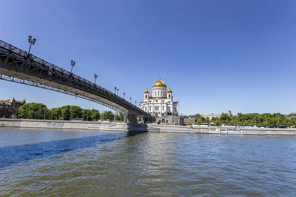 Ναός Του Σωτήρος Χριστού Και Γέφυρα Πατρίτσυ Ημέρα Μόσχα Ρωσία — Φωτογραφία Αρχείου