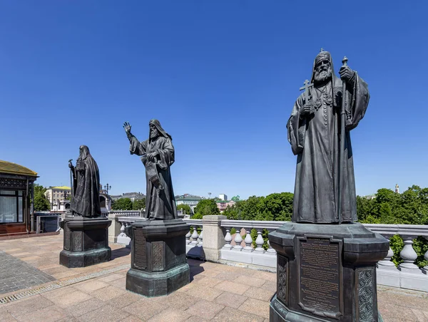 莫斯科 俄罗斯2018年5月26日 莫斯科和所有俄罗斯的雕塑建筑群的遗迹纪念碑附近的基督救世主大教堂 莫斯科 俄罗斯 — 图库照片