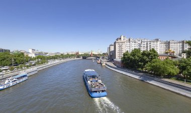 Moskva Nehri, Büyük Taş Köprü ve Kremlin (gün), Moskova, Rusya  