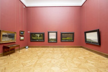 Moskova, Rusya - 07 Haziran 2019: Devlet Tretyakov Galerisi, Rusya'nın Moskova kentinde, Rus güzel sanatının dünyanın önde gelen deposu olan bir sanat galerisidir. Galeri'nin tarihi 1856'da başlar. Sanatçı V.Vasnetsov'un salonu. Koleksiyon - 130.000 sergi 