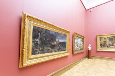 Moskova, Rusya - 07 Haziran 2019: Devlet Tretyakov Galerisi, Rusya'nın Moskova kentinde, Rus güzel sanatının dünyanın önde gelen deposu olan bir sanat galerisidir. Galeri'nin tarihi 1856'da başlar. Sanatçı V.Vasnetsov'un salonu. Koleksiyon - 130.000 sergi 