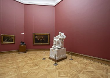 Moskova, Rusya - 07 Haziran 2019: Devlet Tretyakov Galerisi, Rusya'nın Moskova kentinde, Rus güzel sanatının dünyanın önde gelen deposu olan bir sanat galerisidir. Galeri'nin tarihi 1856'da başlar. Sanatçı V.Vasnetsov'un salonu. Koleksiyon - 130.000 sergi 