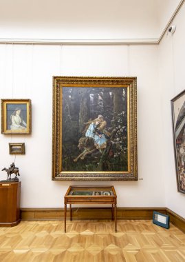 Moskova, Rusya - 07 Haziran 2019: Devlet Tretyakov Galerisi, Rusya'nın Moskova kentinde, Rus güzel sanatının dünyanın önde gelen deposu olan bir sanat galerisidir. Galeri'nin tarihi 1856'da başlar. Sanatçı V.Vasnetsov'un salonu. Koleksiyon - 130.000 sergi 