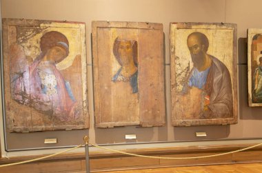 Moskova, Rusya - 07 Haziran 2019: Devlet Tretyakov Galerisi, Rusya'nın Moskova kentinde, Rus güzel sanatının dünyanın önde gelen deposu olan bir sanat galerisidir. Galeri'nin tarihi 1856'da başlar. Sanatçı V.Vasnetsov'un salonu. Koleksiyon - 130.000 sergi 