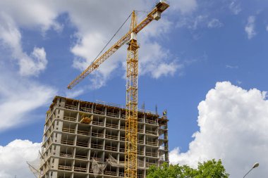 Çok katlı bina altında inşaat (yeni konut kompleksi), Moskova, Rusya Federasyonu  