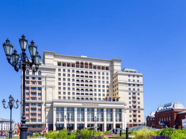 Facade of Four Seasons hotel (Hotel Moskva) from Manege Square. Moskova, Rusya Federasyonu  