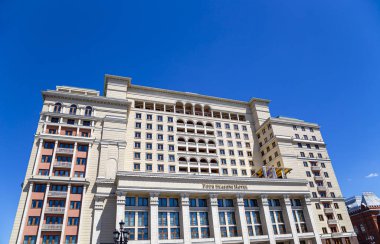 Facade of Four Seasons hotel (Hotel Moskva) from Manege Square. Moskova, Rusya Federasyonu  