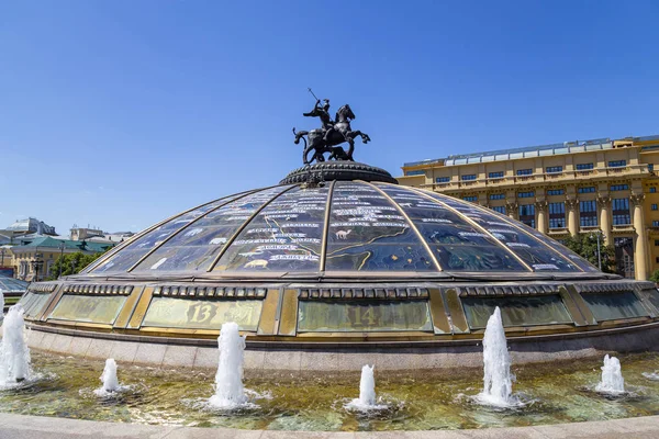 Moscow Rússia Junho 2018 Cúpula Vidro Coroada Por Uma Estátua — Fotografia de Stock