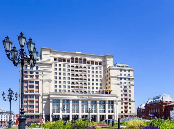 Fachada Del Hotel Four Seasons Hotel Moskva Desde Plaza Manege — Foto de Stock