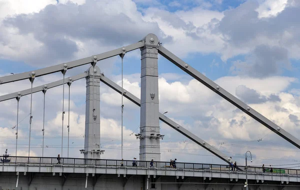 Moskova, Rusya 23 Mayıs 2018: Krymsky Köprüsü veya Kırım Köprüsü, Moskow, Rusya (gün) 