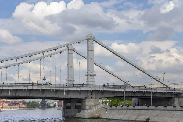 Moskova, Rusya 23 Mayıs 2018: Krymsky Köprüsü veya Kırım Köprüsü, Moskow, Rusya (gün) 