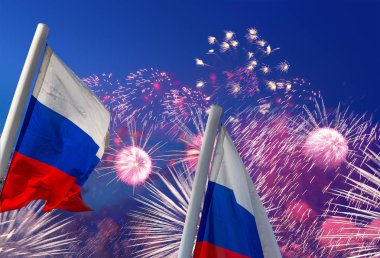 Göklerde patlayan kutlama renkli havai fişek.