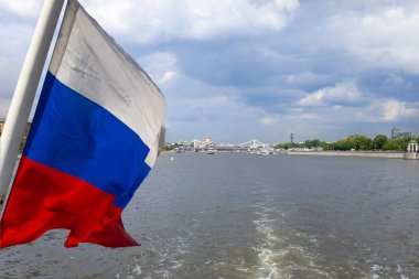 Moskva Nehri ve dolgular (turistik zevk teknesigörünümü). 