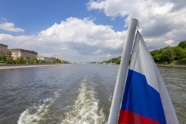 Moskva Nehri ve dolgular (turistik zevk teknesigörünümü). 