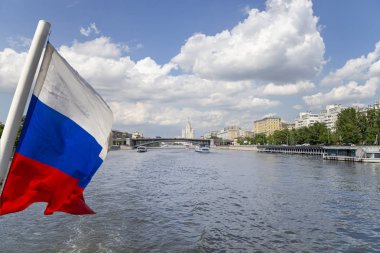 Moskva Nehri ve dolgular (turistik zevk teknesigörünümü). 