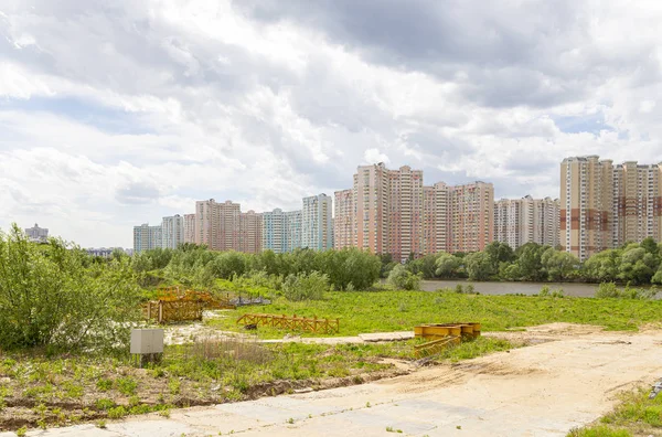 Edificios Residenciales Gran Altura Orilla Del Río Krasnogorsk Región Moscú — Foto de Stock