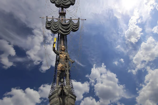 Μόσχα Ρωσία Μάιος 2018 Πέτρος Μεγάλο Άγαλμα Στον Ουρανό Μόσλοου — Φωτογραφία Αρχείου