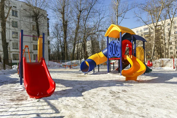 Spielplatz verschneite Winter, Moskau, Russland — Stockfoto