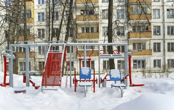 Parque infantil inviernos nevados, Moscú, Rusia — Foto de Stock