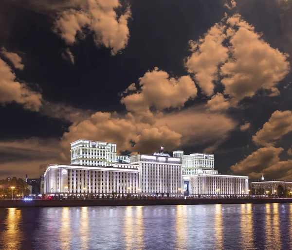 Κεντρικό Κτίριο Του Υπουργείου Αμύνης Της Ρωσικής Ομοσπονδίας Minoboron Νύχτα — Φωτογραφία Αρχείου