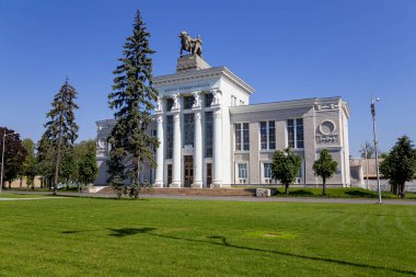 Vdnkh (All-Russia Exhibition Centre, ayrıca All-Russian Exhibition Center olarak da adlandırılır) topraklarında ki simge yapılar Rusya'nın Moskova kentinde düzenlenen kalıcı bir genel amaçlı fuardır. Et endüstrisi pavyonu (Rusça yazılmış)