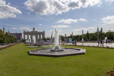 Moskova, Rusya - 23 Ağustos 2019: Vdnkh (Tüm Rusya Sergi Merkezi, Ayrıca Tüm Rusya Sergi Merkezi olarak da adlandırılır), Moskova, Rusya topraklarında ki simge yapılar.   