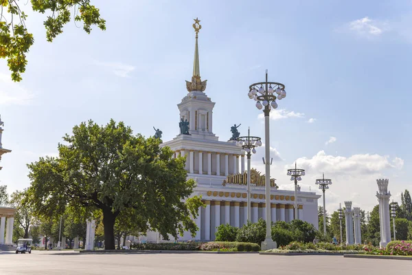 Μόσχα Ρωσία Αυγούστου 2019 Κεντρικό Περίπτερο Στην Επικράτεια Του Vdnkh — Φωτογραφία Αρχείου