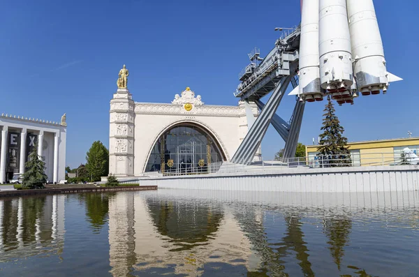 沃斯托克太空船 苏联第一枚火箭的纪念碑 在俄罗斯莫斯科的Vdnkh公园展出 Vdnh是一个大型城市公园 展览中心和游乐园 著名的旅游地标 — 图库照片