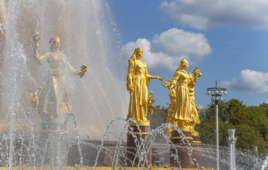 Dostluk Milletler (1951-54, mimarlar K. Topuridze ve G. Konstantinovsky çeşmenin proje) - çeşme VDKNh (tüm-Rusya Sergi Merkezi), Moskova, Rusya Federasyonu   