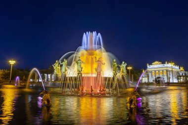 Dostluk Milletler (1951-54, mimarlar K. Topuridze ve G. Konstantinovsky çeşmenin proje) - çeşme VDKNh (tüm-Rusya Sergi Merkezi), Moskova, Rusya Federasyonu   