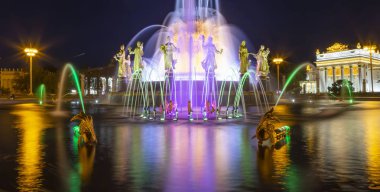 Dostluk Milletler (1951-54, mimarlar K. Topuridze ve G. Konstantinovsky çeşmenin proje) - çeşme VDKNh (tüm-Rusya Sergi Merkezi), Moskova, Rusya Federasyonu   