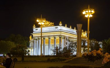 Vdnkh (Tüm Rusya Sergi Merkezi, ayrıca Tüm Rusya Sergi Merkezi olarak da adlandırılır), Moskova, Rusya topraklarında ki simge yapılar. 